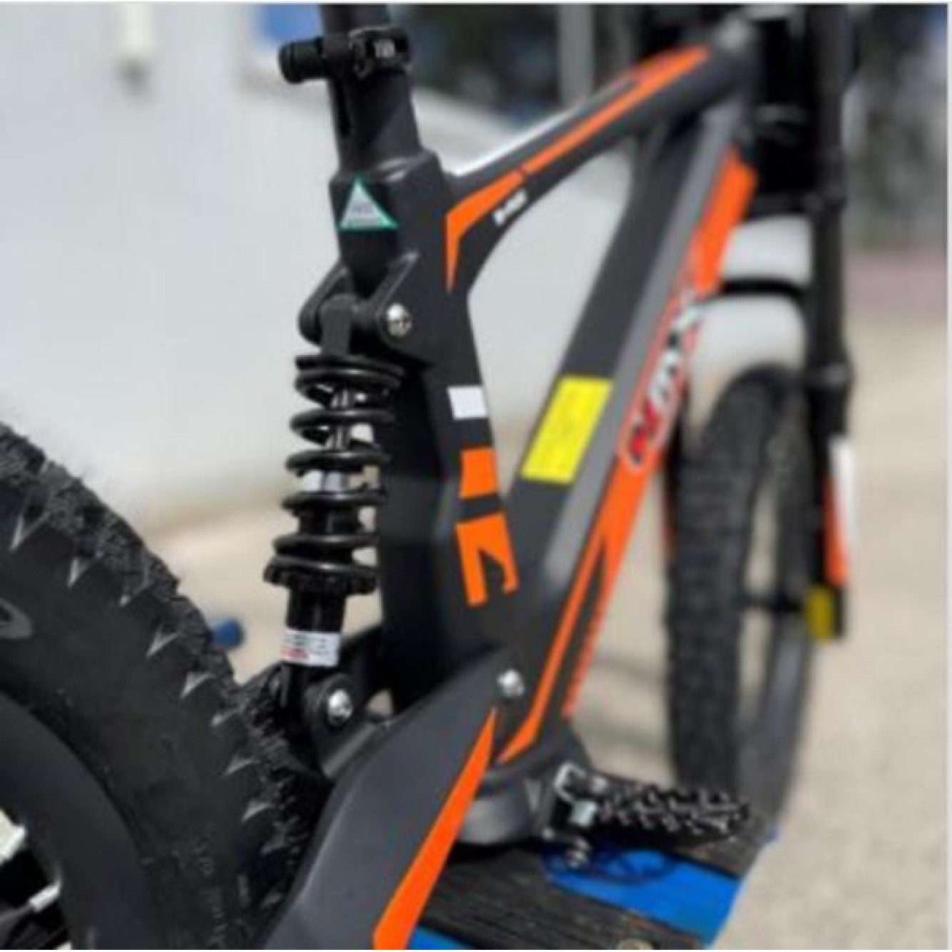 4MX | Electrische Loopfiets Zwart/Oranje 18